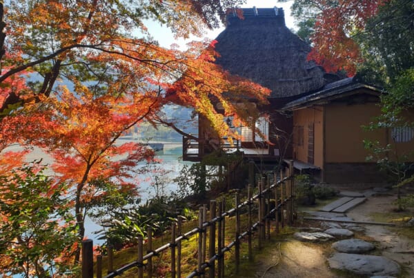 Garyu Sanso tea house with autumn leaves