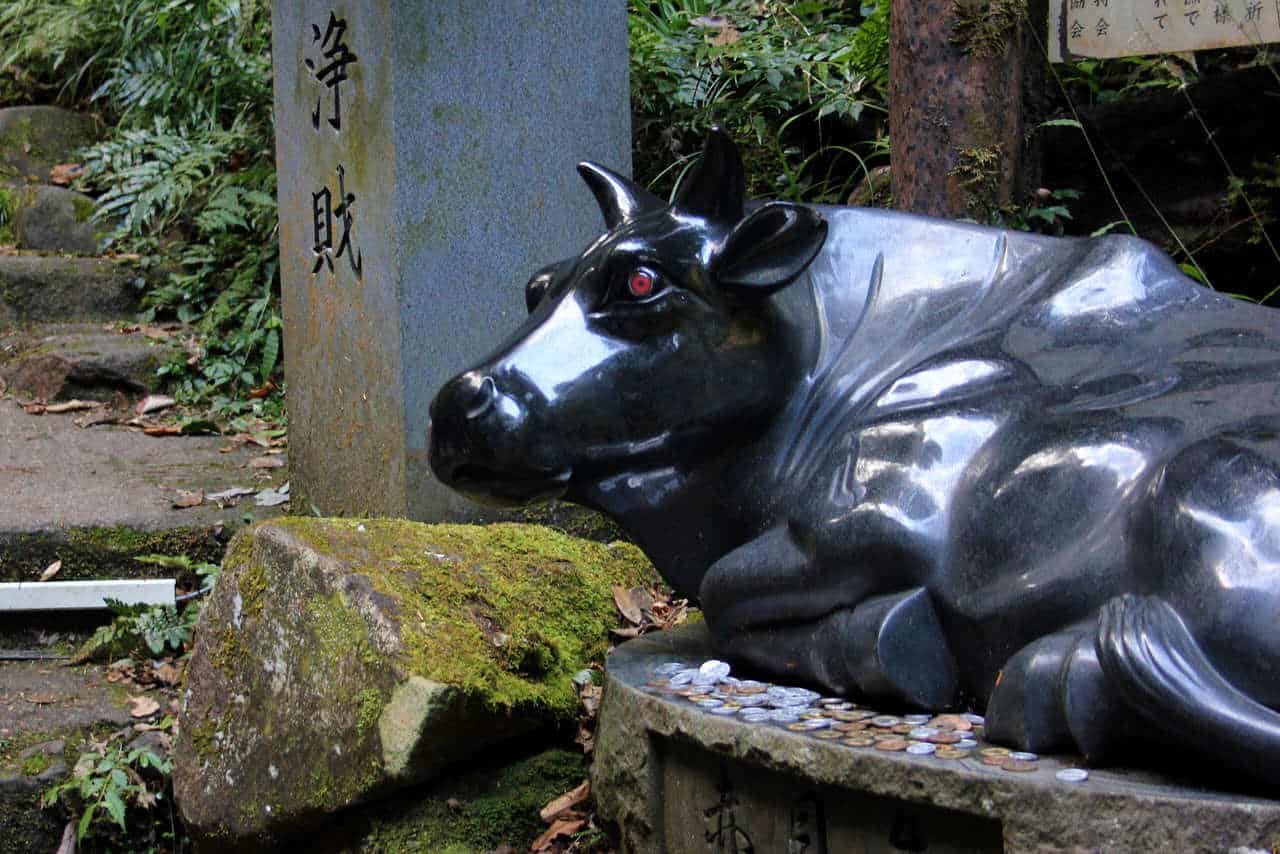 A black ox statue with red eyes