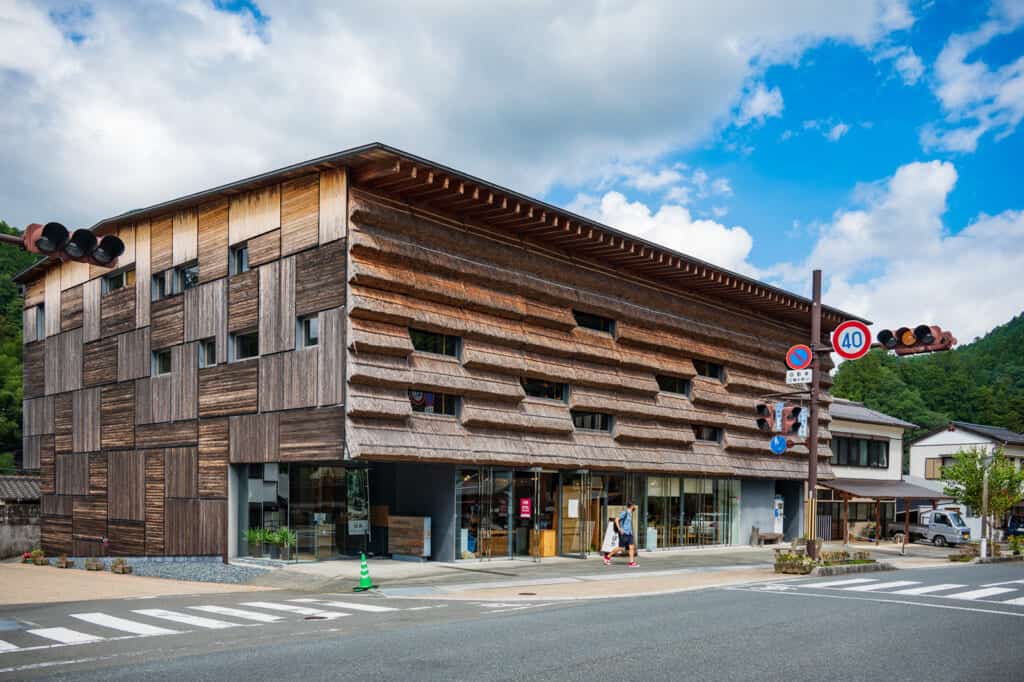 Yusuhara Machi no Eki local market and hotel by kengo kuma