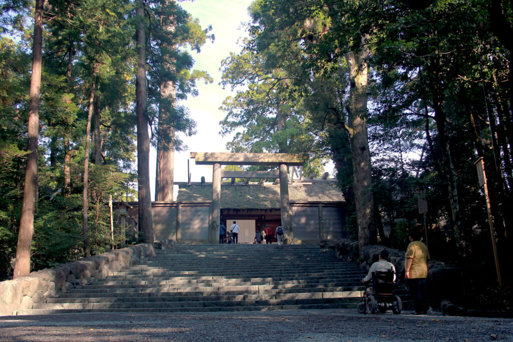 the stairs going up the ise jingu main pavillion