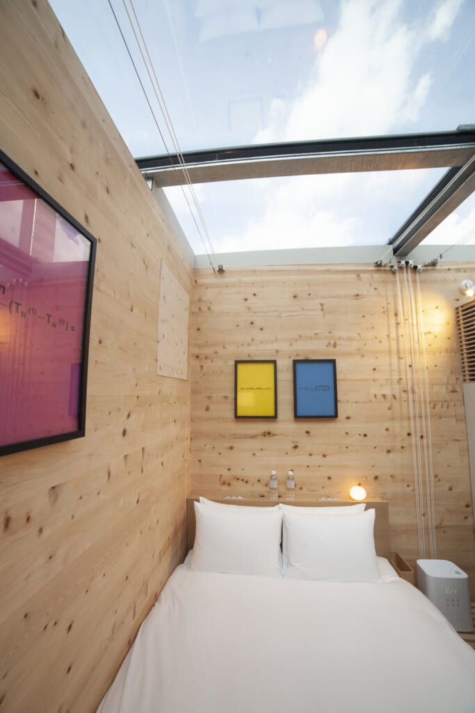 Bedroom with glass ceiling in Liam Fuji Manabe Equation House