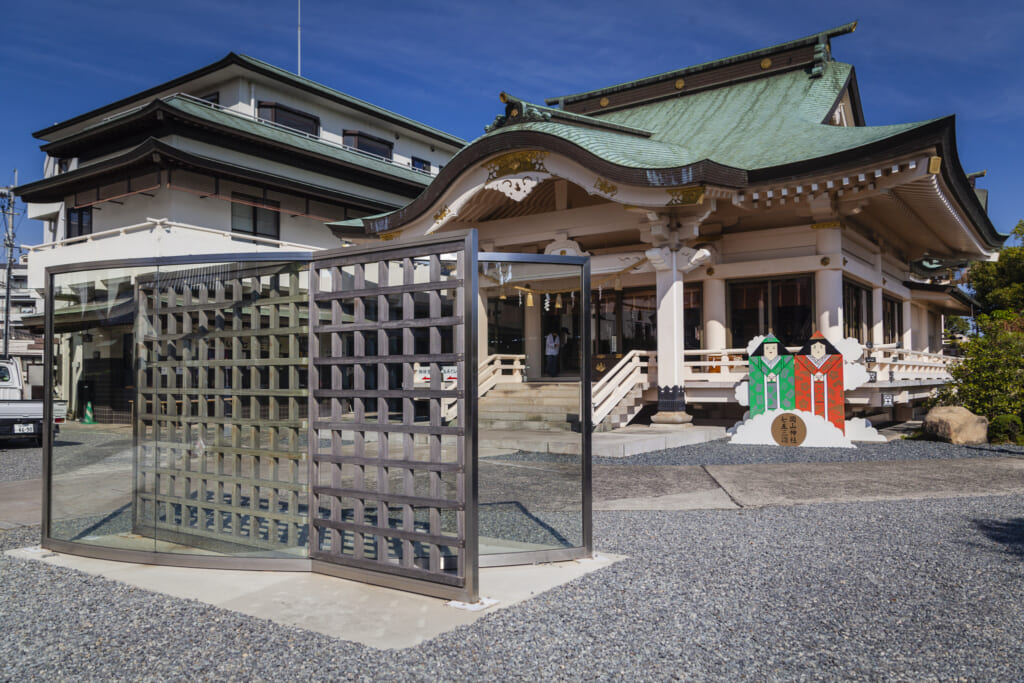 Two-Way Mirror from Dan Graham in Okayama Shrine in JApan