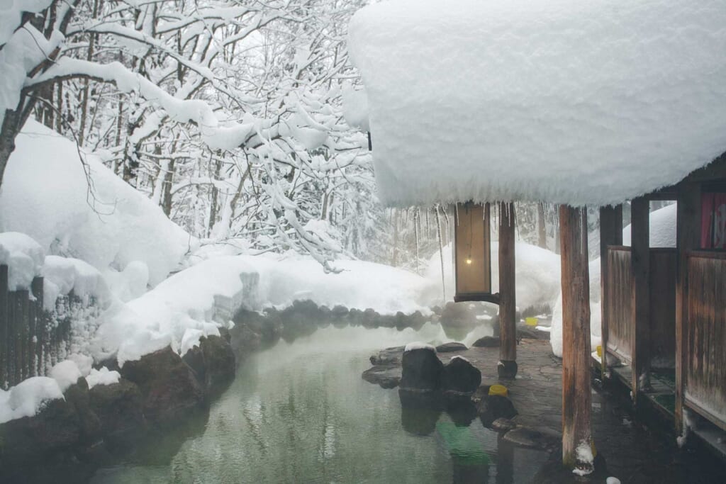 outdoor onsen during winter in Japan