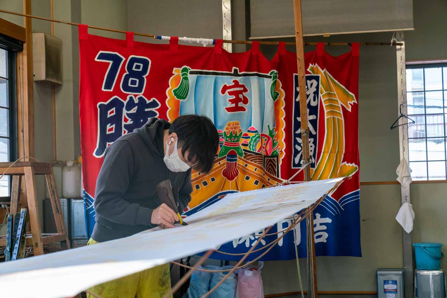 man in traditional Japanese Kuroda Flag Shop