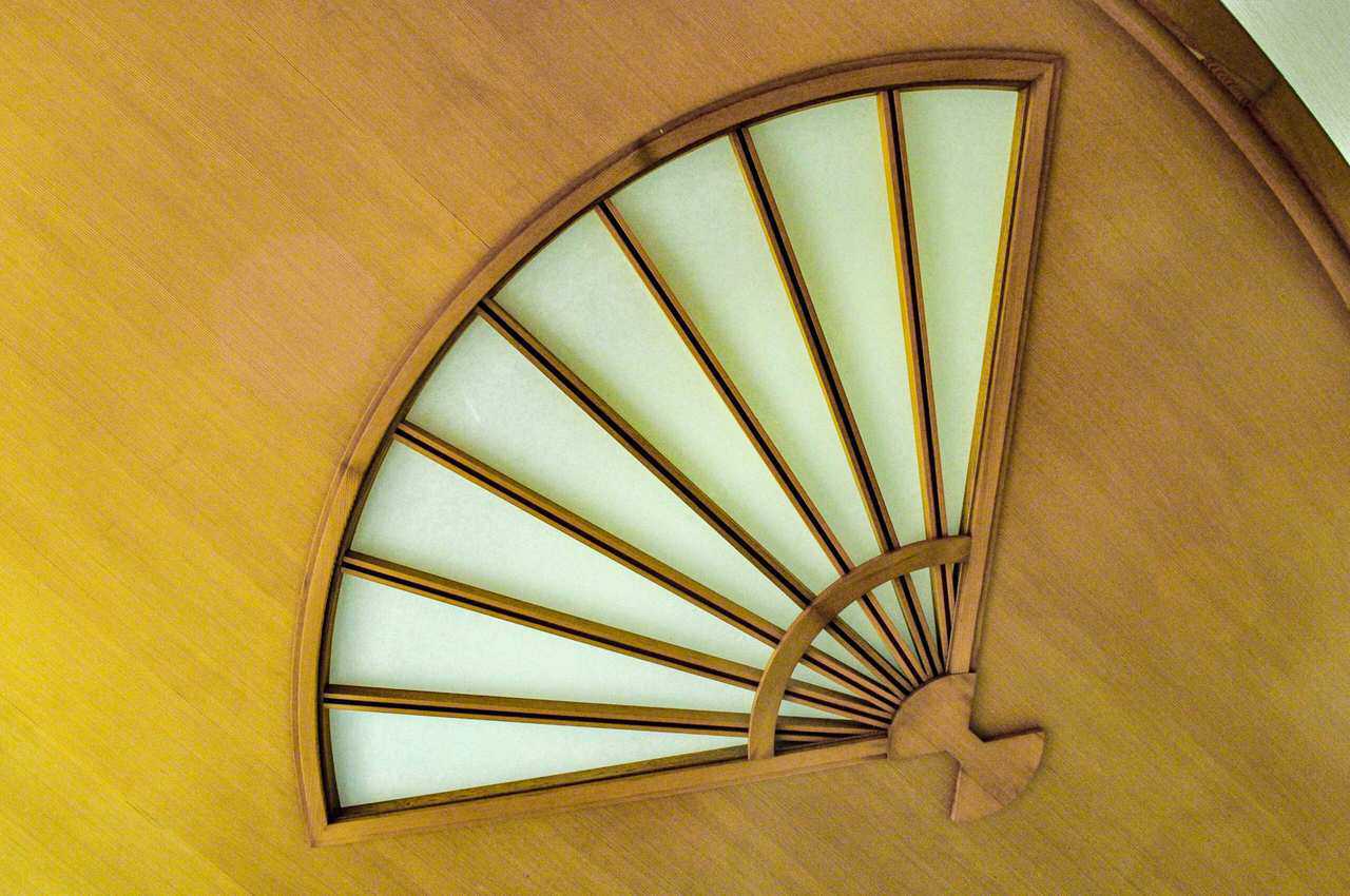 Fan-shaped ceiling light