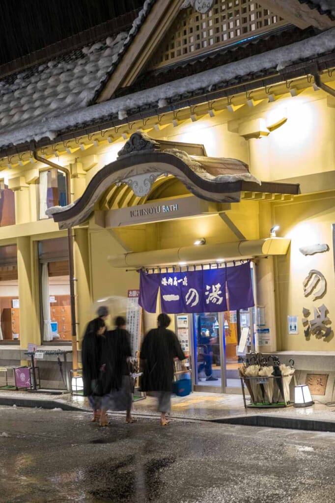 guests in yukata and geta at public hotspring at kinosaki onsen