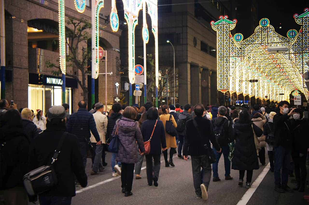 moving crowd at Kobe Luminarie