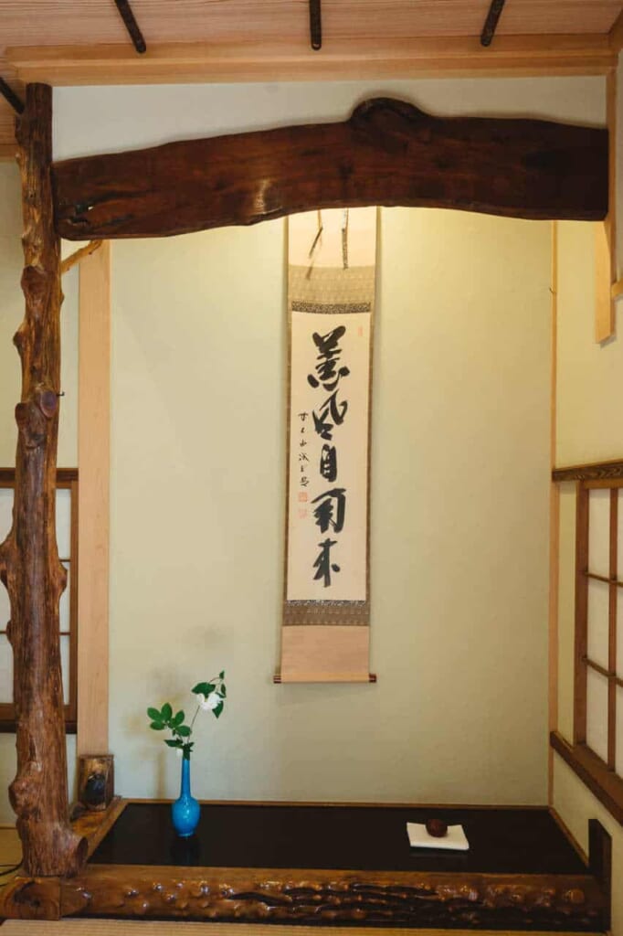 Tokonoma displaying a hanging scroll and flowers prepared for the tea ceremony. 
