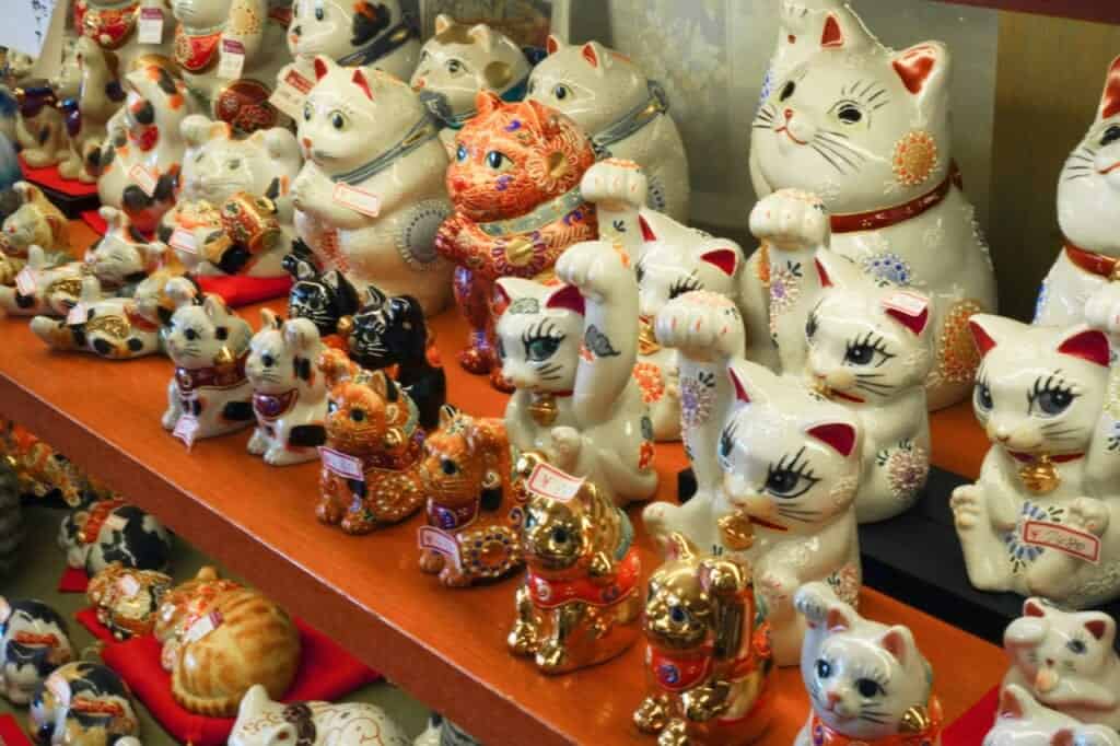 Kutani ware beckoning cat statues