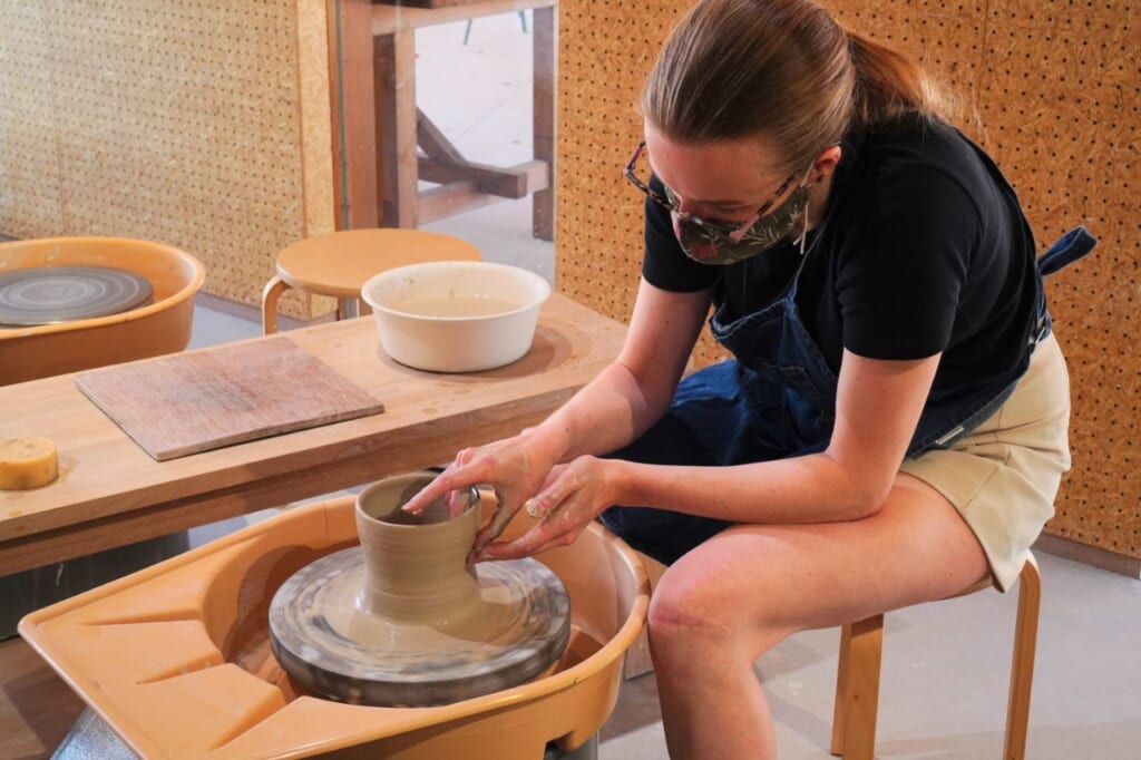 Cassandra Lord making Kutani ware on a pottery wheel