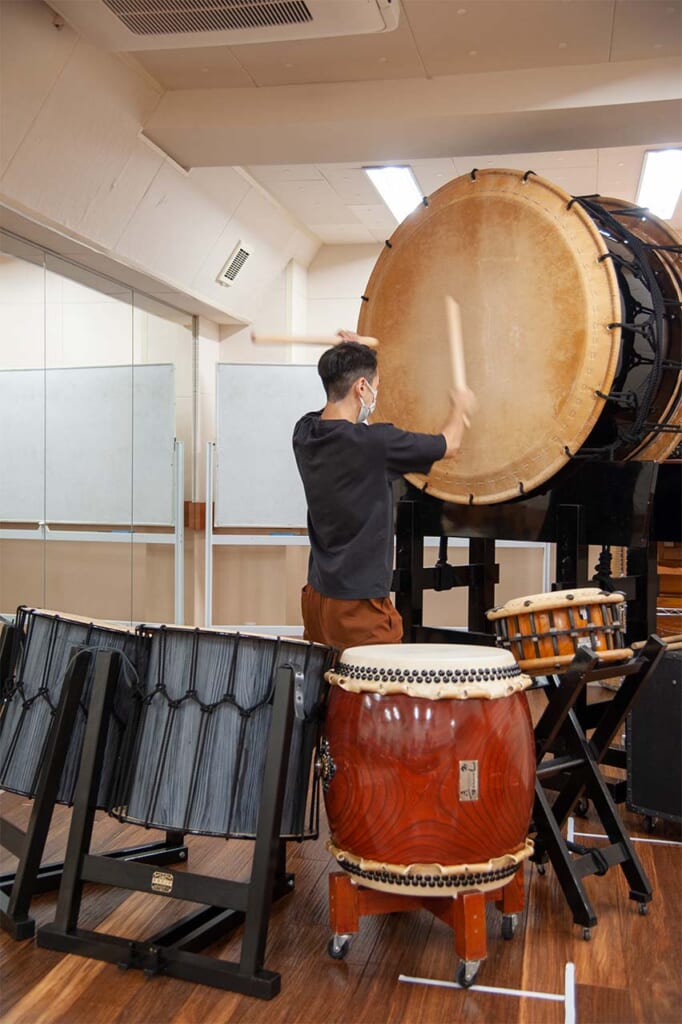 A drummer demonstrating the taiko drums at Miyamoto Unosuke in Asakusa, Tokyo