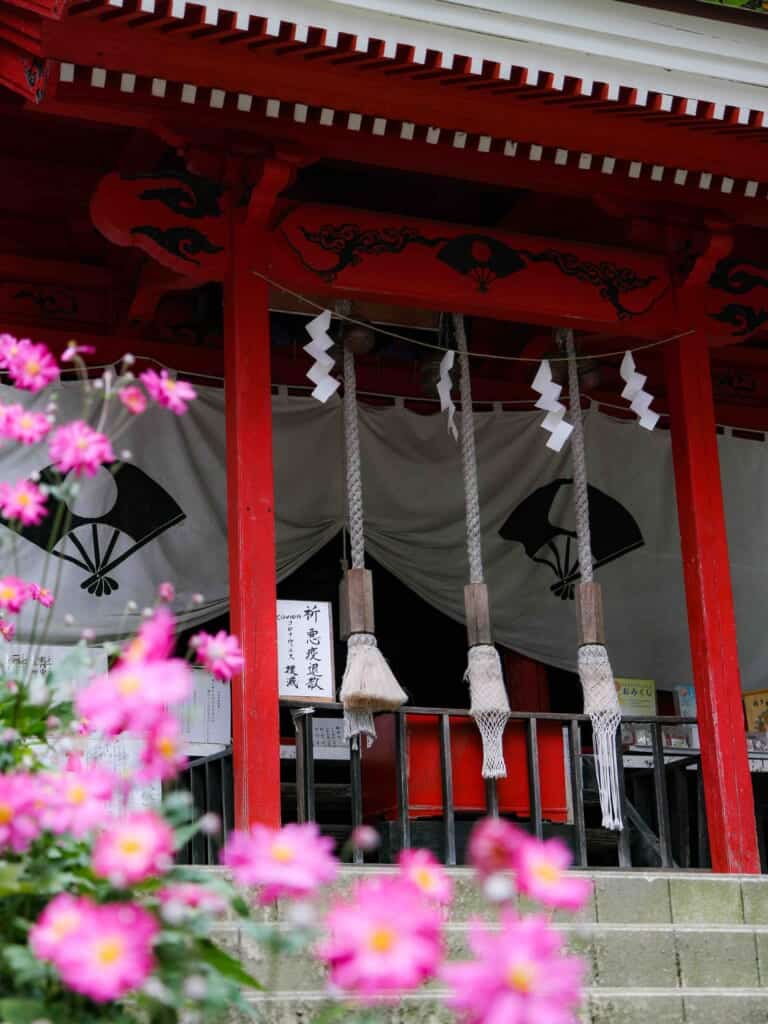The main prayer hall of Gozanoishi shrine