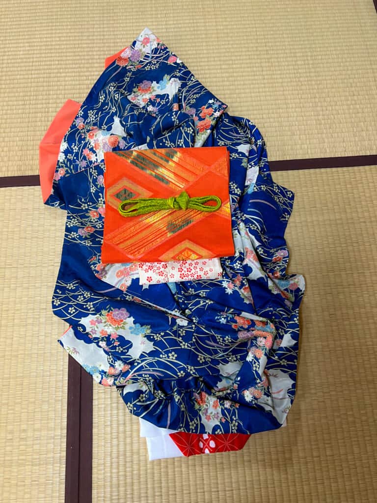 pairing of red kimono and orange obi belt in Japan