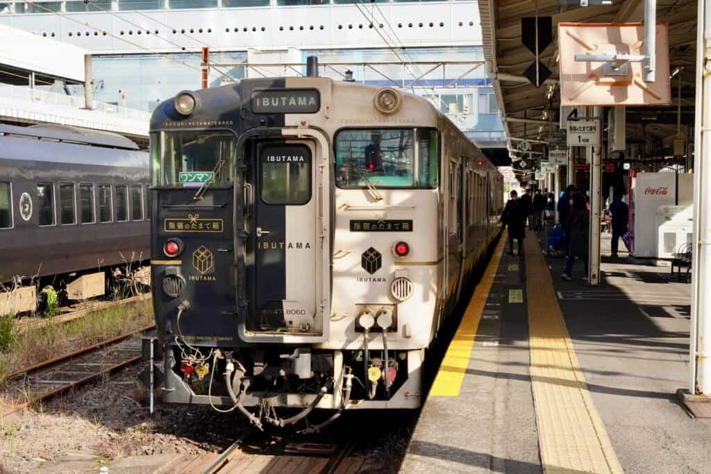 The black and white exterior of Kagoshima's Ibusuki no Tamatebako sightseeing train
