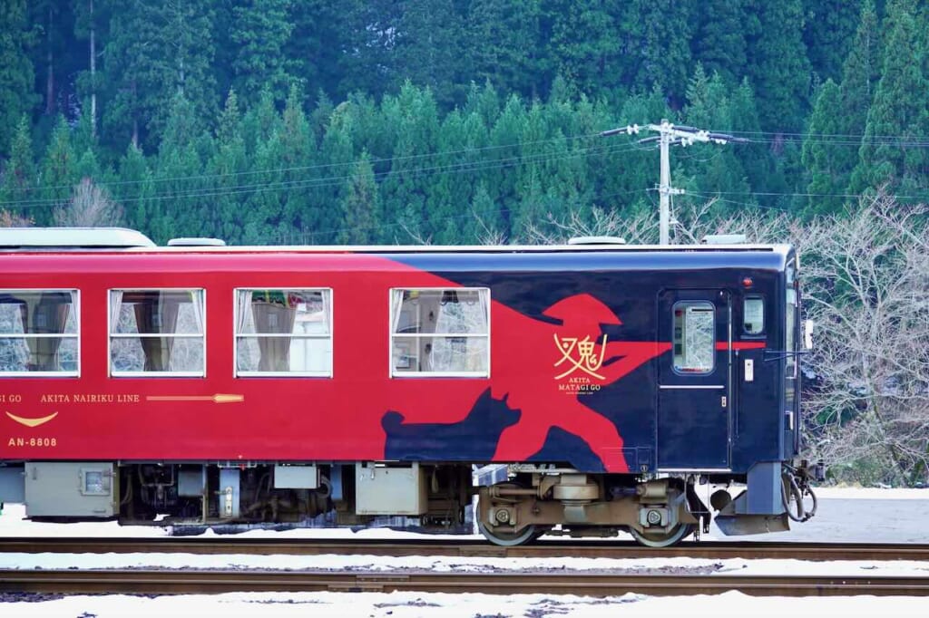 Akita Nairiku Line train painted in Matagi red and black