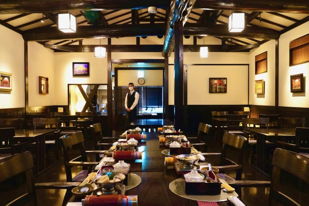 dining room at Tamachi Bukeyashiki Hotel 