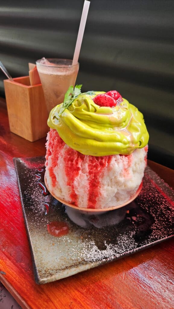 kakigori with strawberry sauce and green tea cream