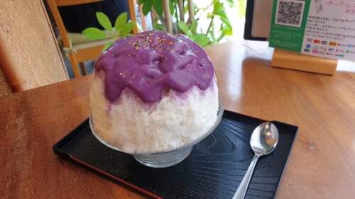 kakigori with purple creme