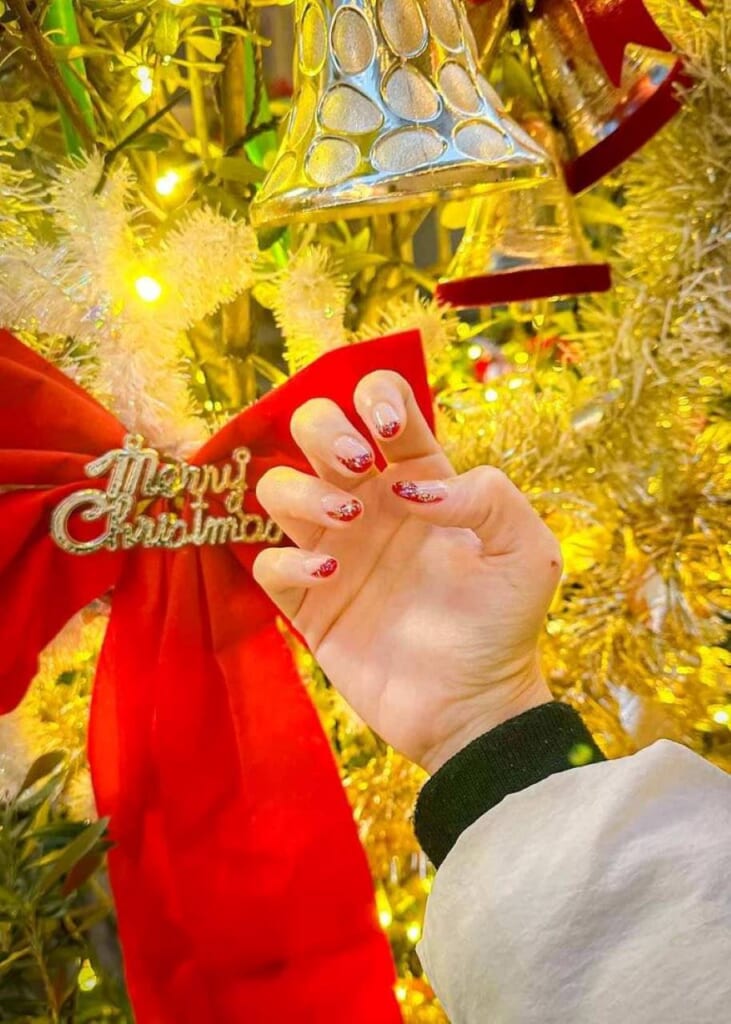 Christmas seasonal nails