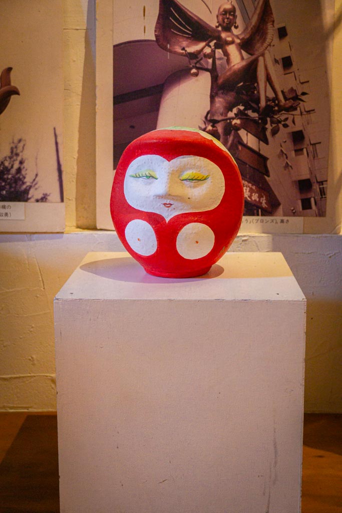 A curious daruma