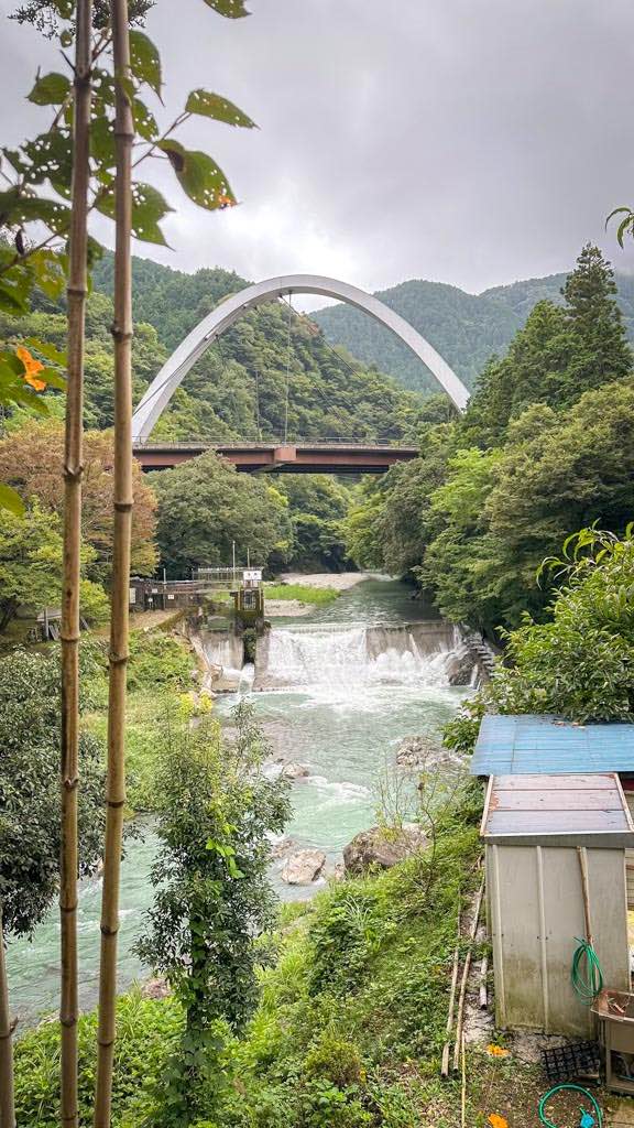 A bridge and a wide river 