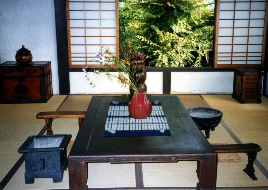 Tatami room with table and a vase