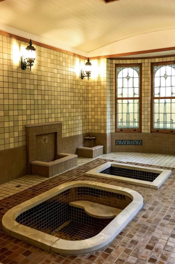 Roman-inspired bath at Kiunkaku Villa