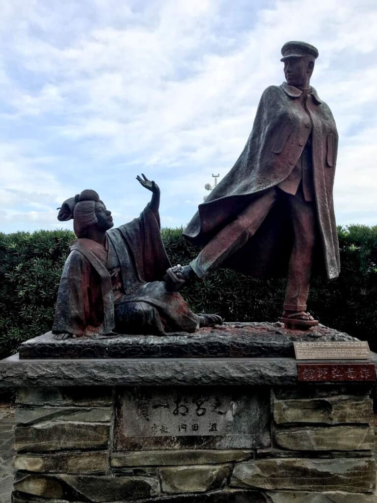 Statue depicting the most famous scene from the novel "Gold Demon" in Atami