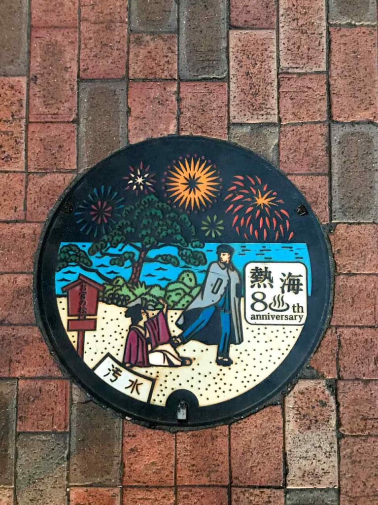 Manhole depicting the most famous scene from the novel "Gold Demon" in Atami