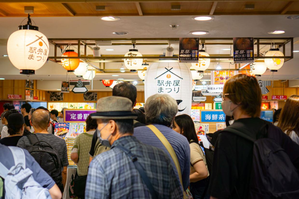 A crowded shop in Tokyo Station