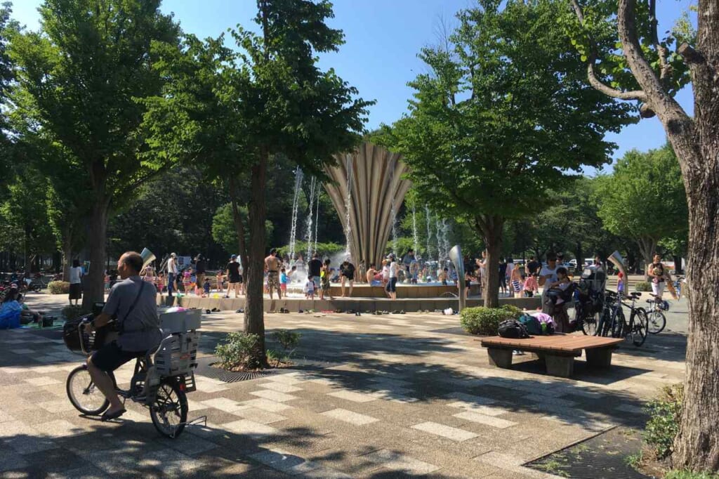 Akatsuka Park fountain in summer