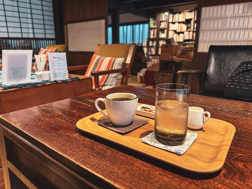 Used books cafe at Unno-juku