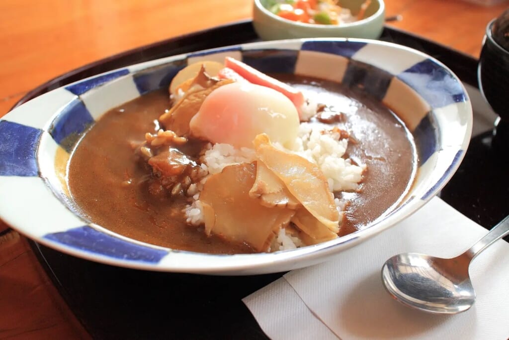 Aigake Jindai Curry with raddish and a soft-boiled egg