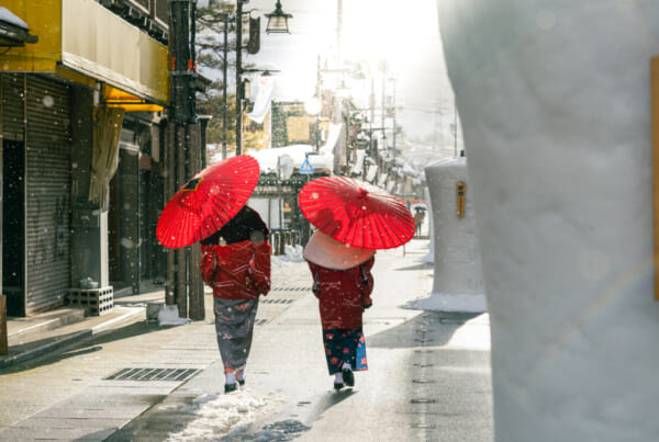 Two ladies in kimono in Hida Furukawa