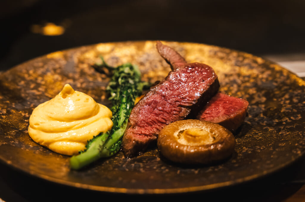 Teppanyaki meat dish