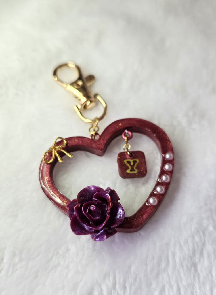 resin keyholder in heart shape