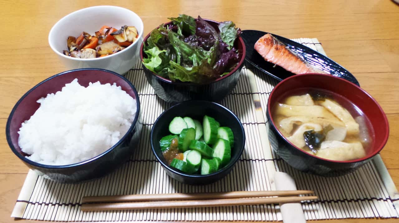 Qu’est-ce que le concept japonais du « ichiju sansai » ou « 1 soupe et 3 plats » ?