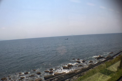Vue sur la mer du « Kurofune train » 