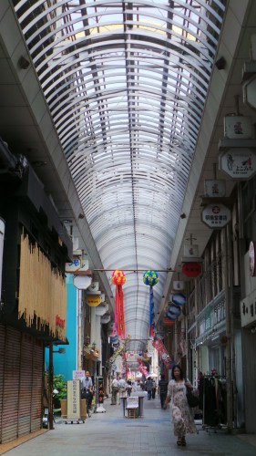 L'allée Sol Paceo Ginza dans les vieilles arcades de Beppu sur l'île de Kyushu