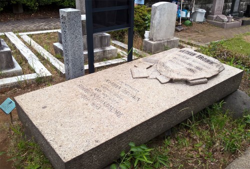 Tombe du cimetière étranger de Yokohama
