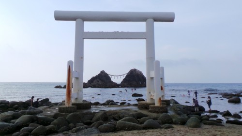 Le Sakurai Futamigaura Rock Couple dans la péninsule d'Itoshima