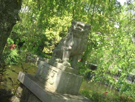 Lion, gardien de sanctuaire shinto