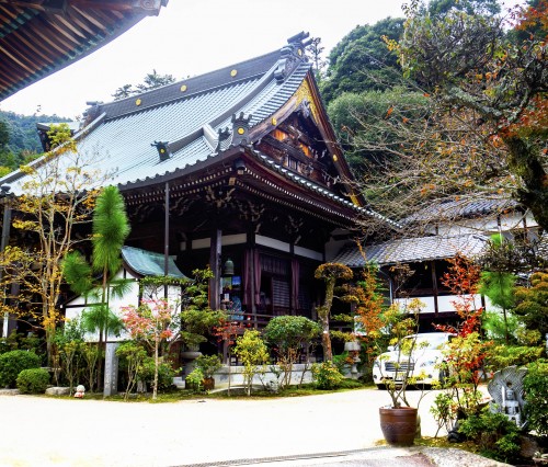 Pavillon du sanctuaire Daisho-in de l'île de Miyajima, pendant koyo, Japon.