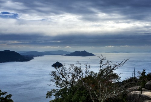 Vue sur la mer Seto du sommet du mont Misen, Miyajima, Japon.
