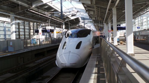 Se rendre à Izumi : prendre le shinkansen depuis la gare de Kagoshima, Kyushu, Japon.