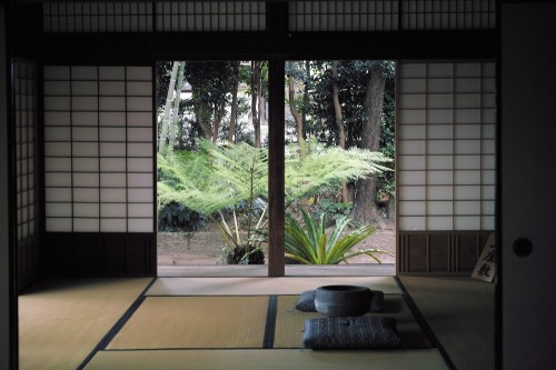 Pièce dédiée à la cérémonie du thé en kimono, Izumi, Kyushu, Japon.
