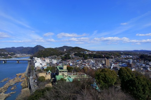 Vue depuis la véranda du château Inuyama