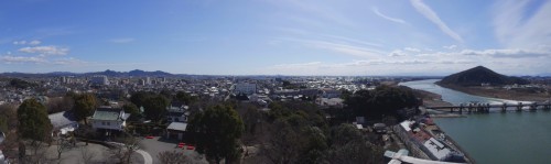 Panorama à 180° depuis la véranda du château Inuyama.