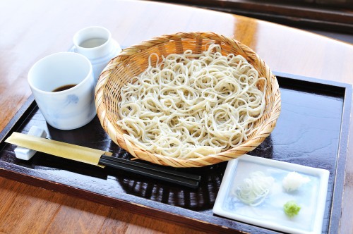 Momoya, restaurant de soba artisanales près du sanctuaire Okuni Jinja à Hamamatsu, Shizuoka.