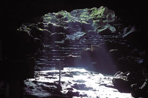 La grotte de Komakado Kazaana constituée de lave du Fuji, préfecture de Shizuoka, Japon.
